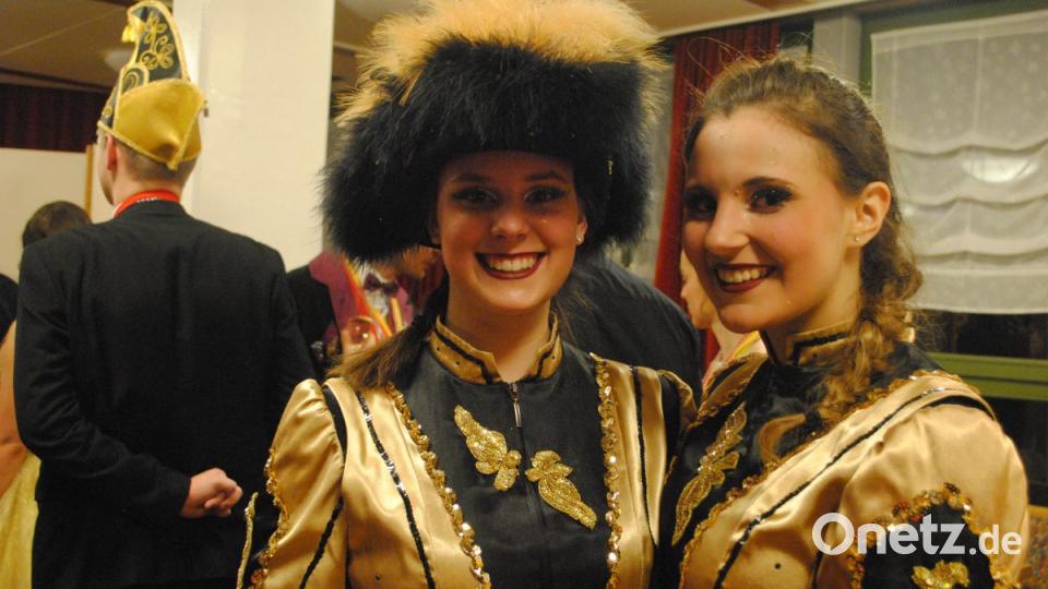 Ein buntes, rauschendes Fest feierten die Nordoberpfälzer Prinzenpaare in der Mehrzweckhalle in Floß Bild: gag