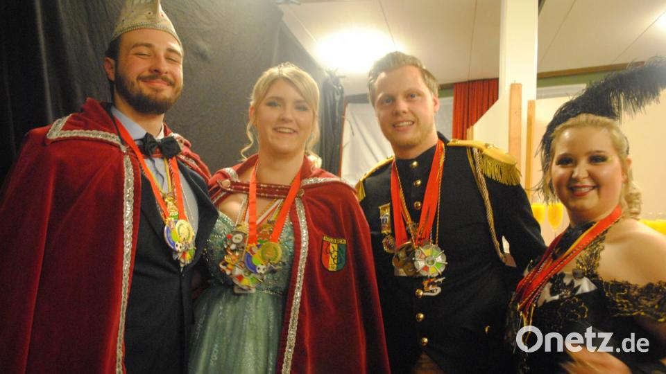 Ein buntes, rauschendes Fest feierten die Nordoberpfälzer Prinzenpaare in der Mehrzweckhalle in Floß Bild: gag