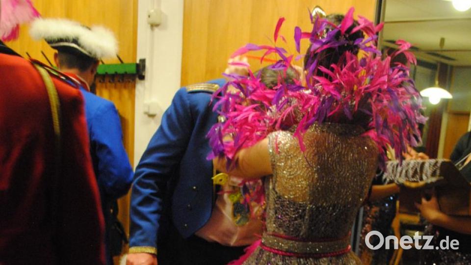 Ein buntes, rauschendes Fest feierten die Nordoberpfälzer Prinzenpaare in der Mehrzweckhalle in Floß Bild: gag