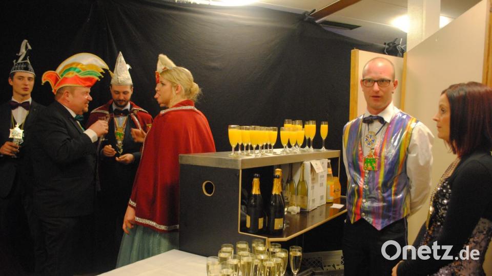 Ein buntes, rauschendes Fest feierten die Nordoberpfälzer Prinzenpaare in der Mehrzweckhalle in Floß Bild: gag