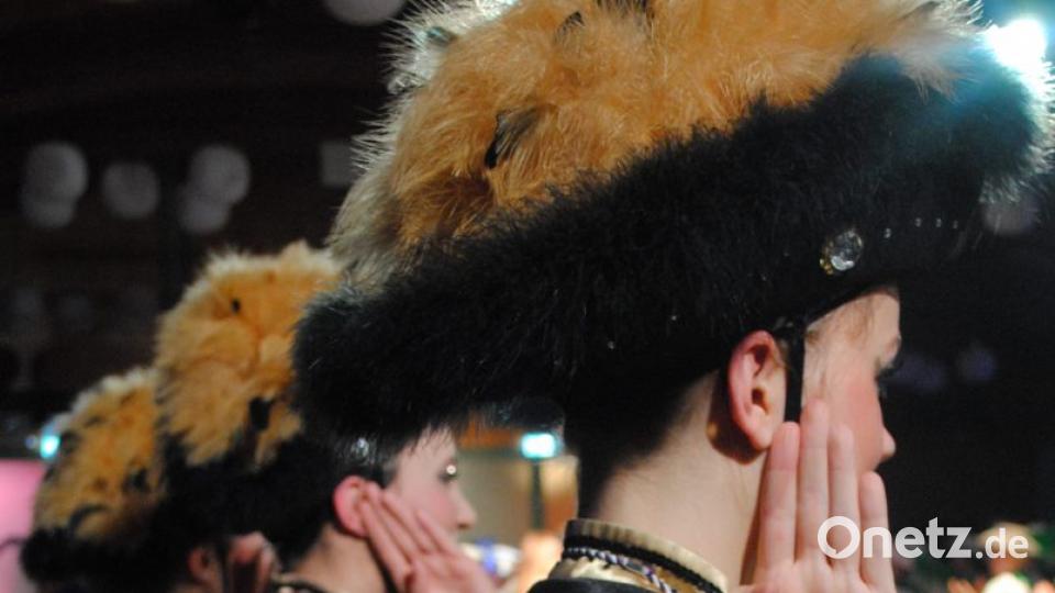 Ein buntes, rauschendes Fest feierten die Nordoberpfälzer Prinzenpaare in der Mehrzweckhalle in Floß Bild: gag