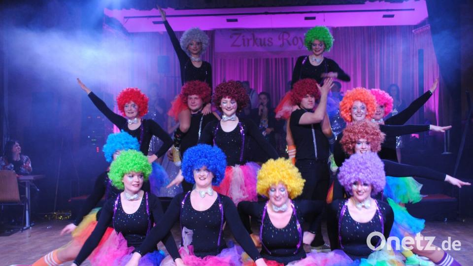 Ein buntes, rauschendes Fest feierten die Nordoberpfälzer Prinzenpaare in der Mehrzweckhalle in Floß Bild: gag