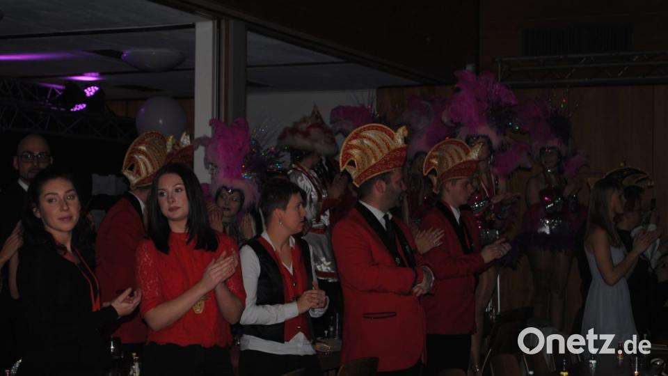 Ein buntes, rauschendes Fest feierten die Nordoberpfälzer Prinzenpaare in der Mehrzweckhalle in Floß Bild: gag