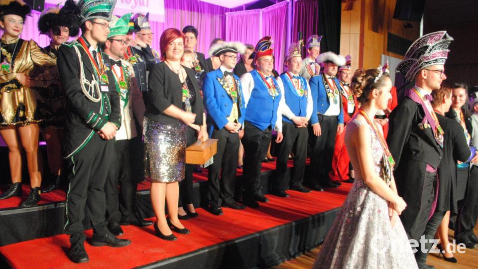 Ein buntes, rauschendes Fest feierten die Nordoberpfälzer Prinzenpaare in der Mehrzweckhalle in Floß Bild: gag