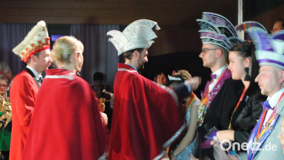 Ein buntes, rauschendes Fest feierten die Nordoberpfälzer Prinzenpaare in der Mehrzweckhalle in Floß Bild: gag