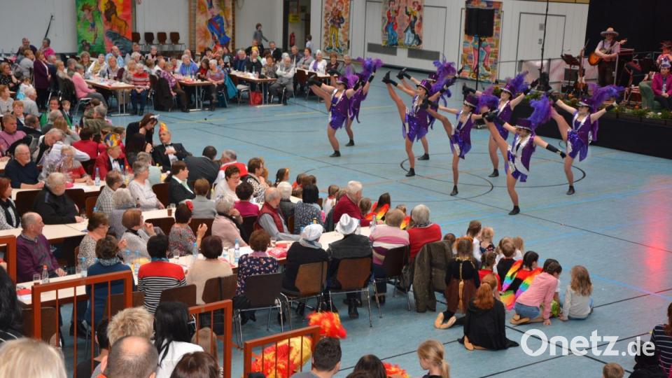 Die TuS-Showtanzgruppe „Phoenix“ in Aktion. Bild: jr