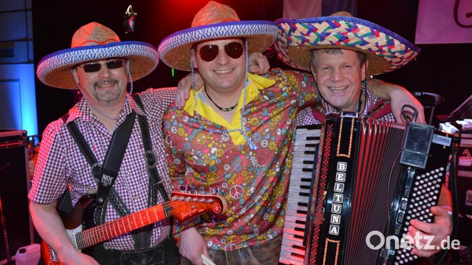 Der Oberpfälzer Buam-Express mit Bandleader Andreas Gleißner (Mitte). Bild: jr