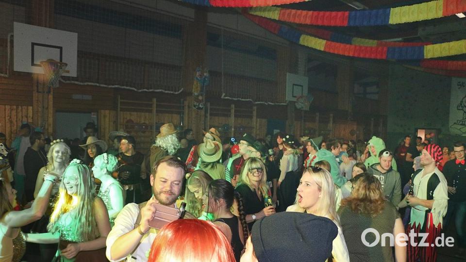 Fasching in der Steinwaldhalle. Bild: bsc