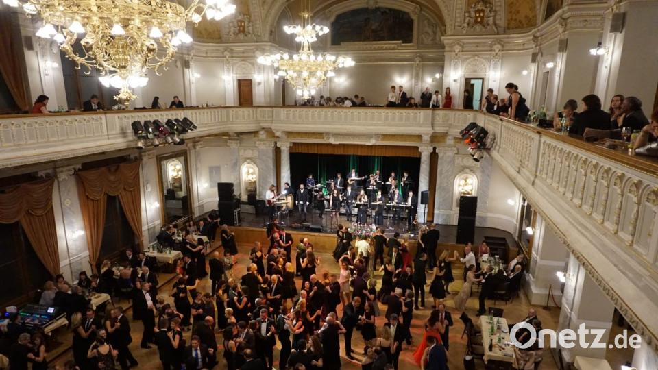 Der wunderschöne Ballsaal des städtischen Kulturhauses Beseda in Pilsen aus der Jahrhundertwende Bild: eib