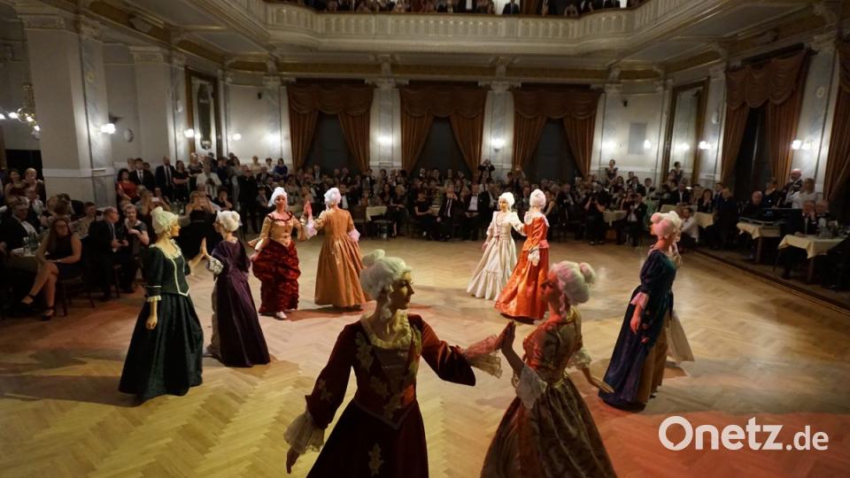 Barocker Tanzreigen zur Wassermusik von Händel. Bild: eib