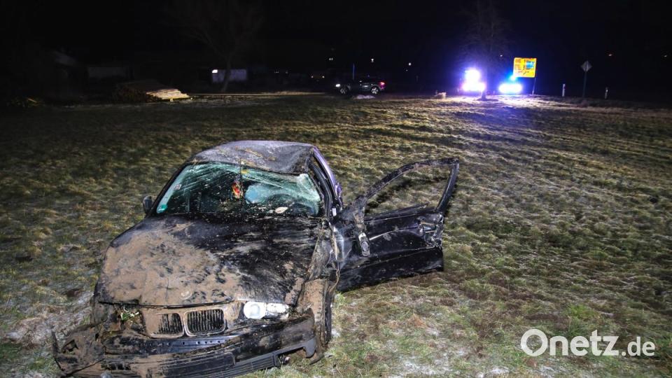 Unfallwagen gerät auf Abschlepp-Lastwagen in Brand Bild: Alexander Auer
