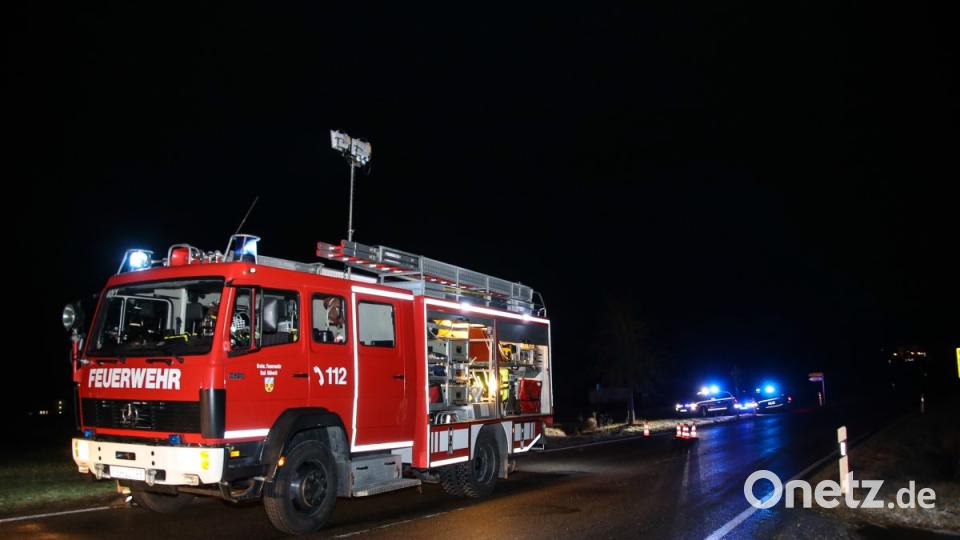 Unfallwagen gerät auf Abschlepp-Lastwagen in Brand Bild: Alexander Auer