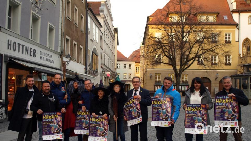 Die Mitwirkenden der Amberger Hexennacht. Bild: sba