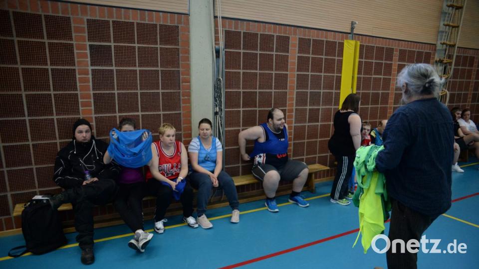 Wie läuft ein Training der Lebenshilfe Basketballer in Amberg ab? Oberpfalz-Medien war dabei. Bild: brü