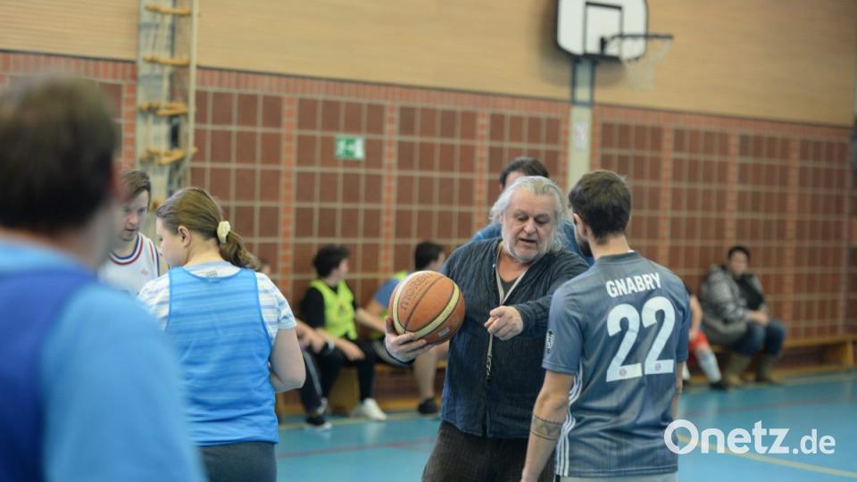 Wie läuft ein Training der Lebenshilfe Basketballer in Amberg ab? Oberpfalz-Medien war dabei. Bild: brü