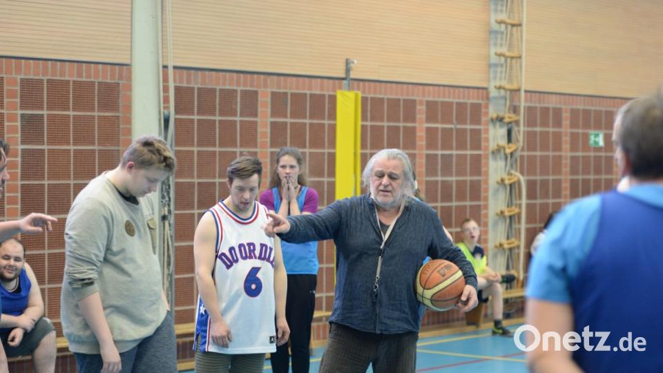 Wie läuft ein Training der Lebenshilfe Basketballer in Amberg ab? Oberpfalz-Medien war dabei. Bild: brü
