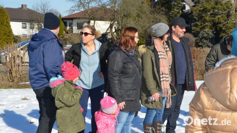 Die Übungsaktion der Wasserwacht stieß auf großes Interesse am Sonntagvormittag. Bild: dob