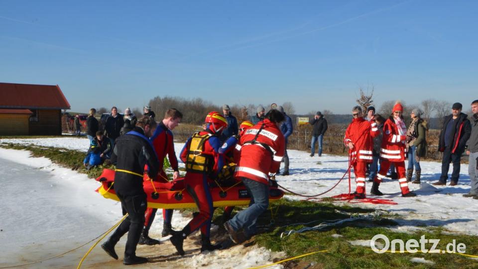 Eisrettung am Eglseeweiher. Bild: dob