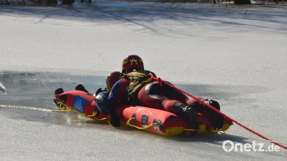 Eisrettung am Eglseeweiher. Bild: dob