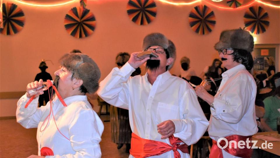 Die Kosaken beim Vorglühen. Bild: rgr