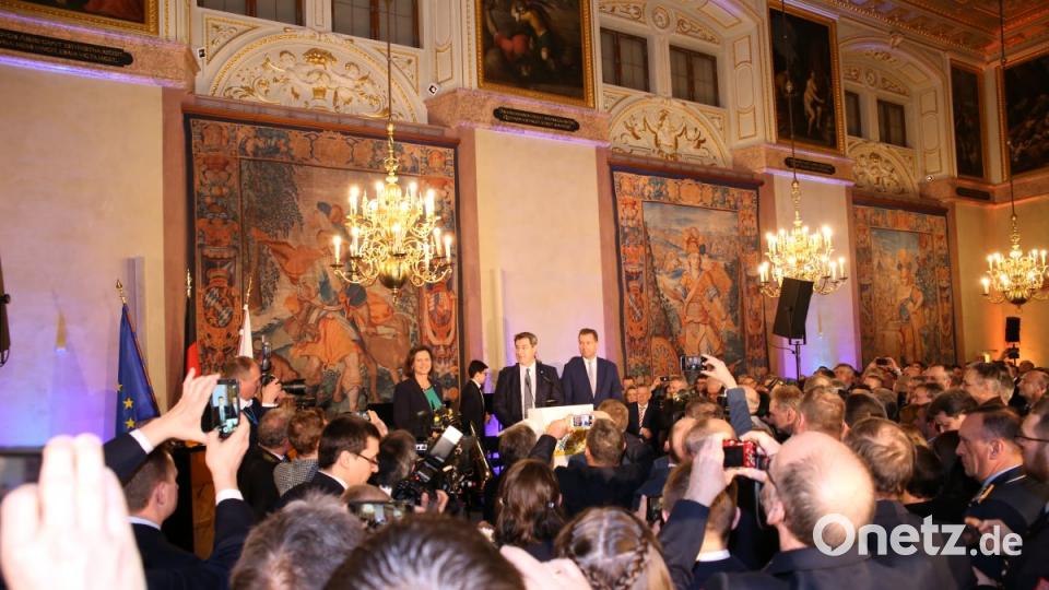 Viele Kameras wurden gezückt um die Politiker zum fotografieren. Bild: egl