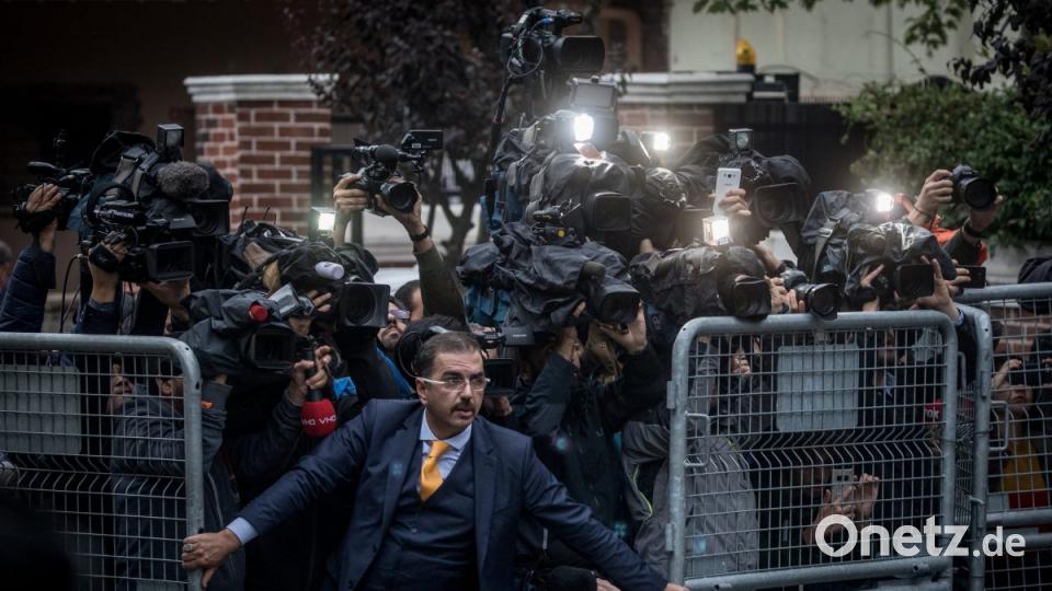 Türkei, Istanbul: Dieses von World Press Photo zur Verfügung gestellte Foto von Chris Mc Grath zeigt eine Gruppe Journalisten bei der Ankunft von Ermittlern im Fall Khashoggi vor dem saudi-arabischen Konsulat. Die Jury des renommierten Wettbewerbes World Press Photo hat neben Grath fünf weitere Fotografen für das beste Pressefoto des Jahres nominiert. Die Sieger werden im April bekannt gegeben. Bild: Chris Mc Grath/Word Press Photo 2019/Getty Images/dpa