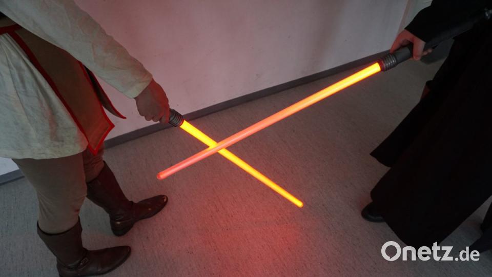 Die Lichtschwerter schauen aus wie in den Filmen. Bild: Julian Trager