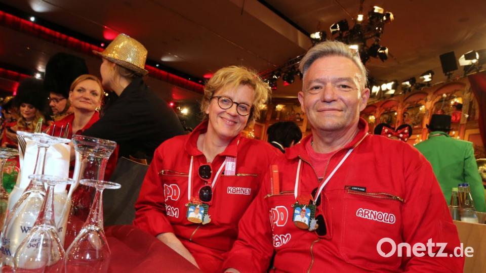 Natascha Kohnen,Landesvorsitzende der Bayern SPD und Horst Arnold, Fraktionsvorsitzender der SPD im bayerischen Landtag sitzen bei der Fernseh-Prunksitzung &quot;Fastnacht in Franken&quot;. Bild: agentur_dpa