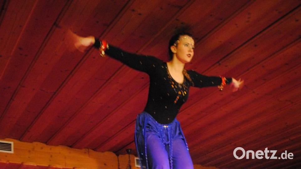 Bunt, frech, friedlich - der Weiberfasching in Ilsenbach war wieder ein Highlight für &quot;Weiber uns solche die es gerne wären&quot; Bild: gag