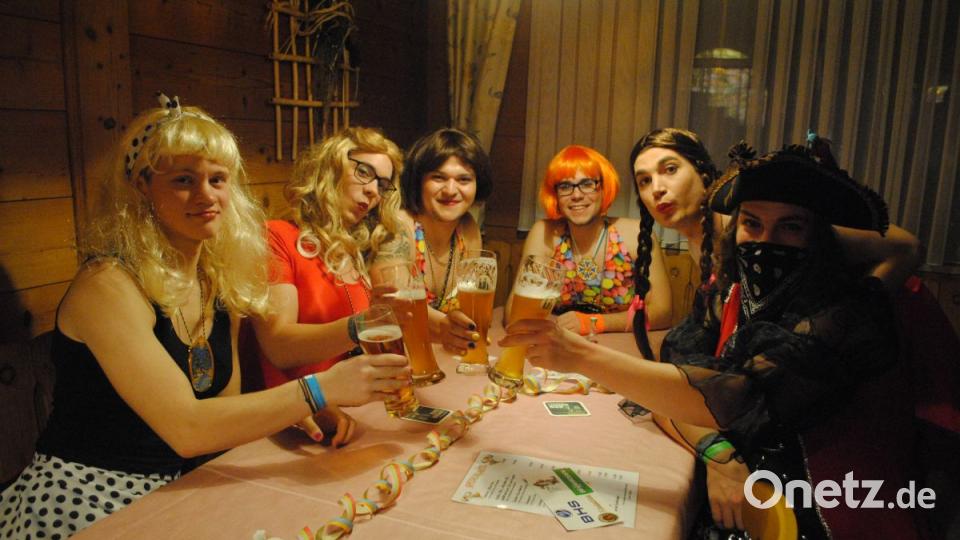 Sexy Weiber beim Weiberfasching Bild: gag