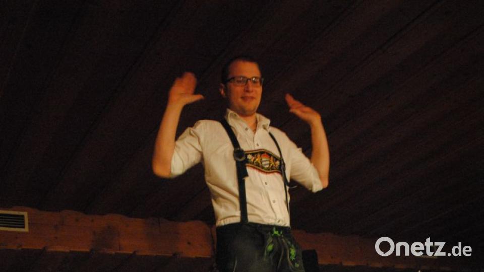 Bunt, frech, friedlich - der Weiberfasching in Ilsenbach war wieder ein Highlight für &quot;Weiber uns solche die es gerne wären&quot; Bild: gag
