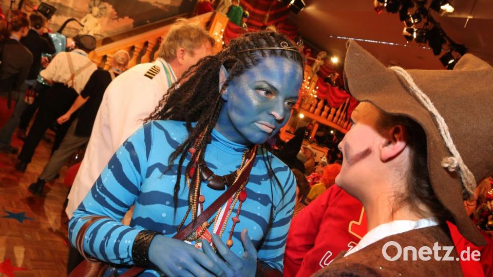 Katharina Schulze, Fraktionsvorsitzende von Bündnis 90/Die Grünen im bayerischen Landtag kommt als Avatar verkleidet zu der Fernseh-Prunksitzung &quot;Fastnacht in Franken&quot;. Bild: agentur_dpa