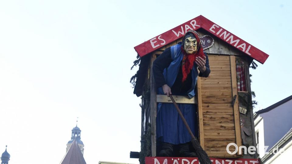 Der Ostbayerische Faschingszug schlängelt sich durch Amberg Bild: Petra Hartl