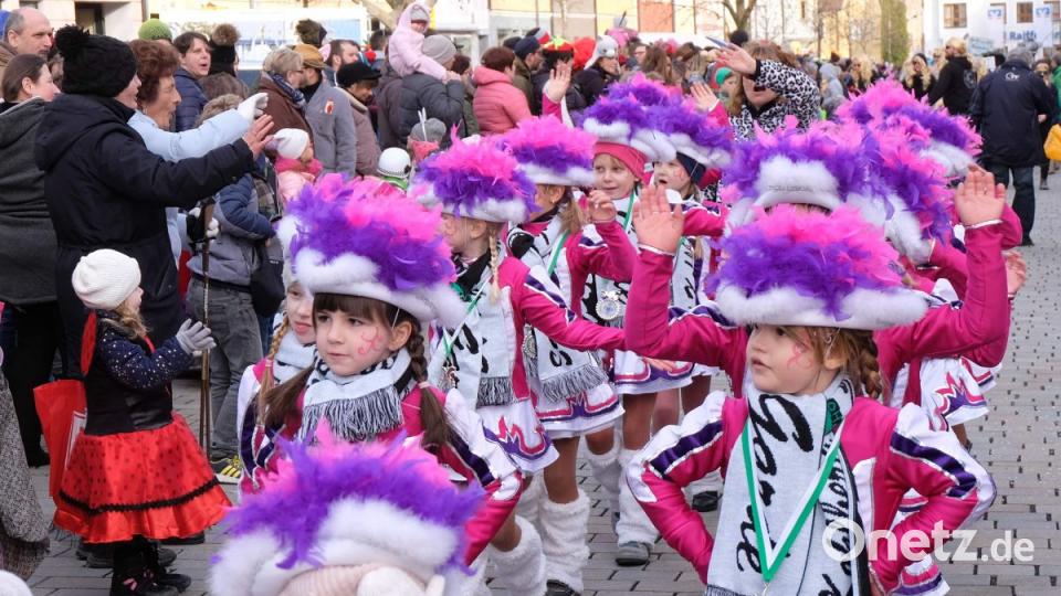 Einen richtig bunten Farbtupfer setzte die Kohlberger Mini-Kindergarde. Bild: u