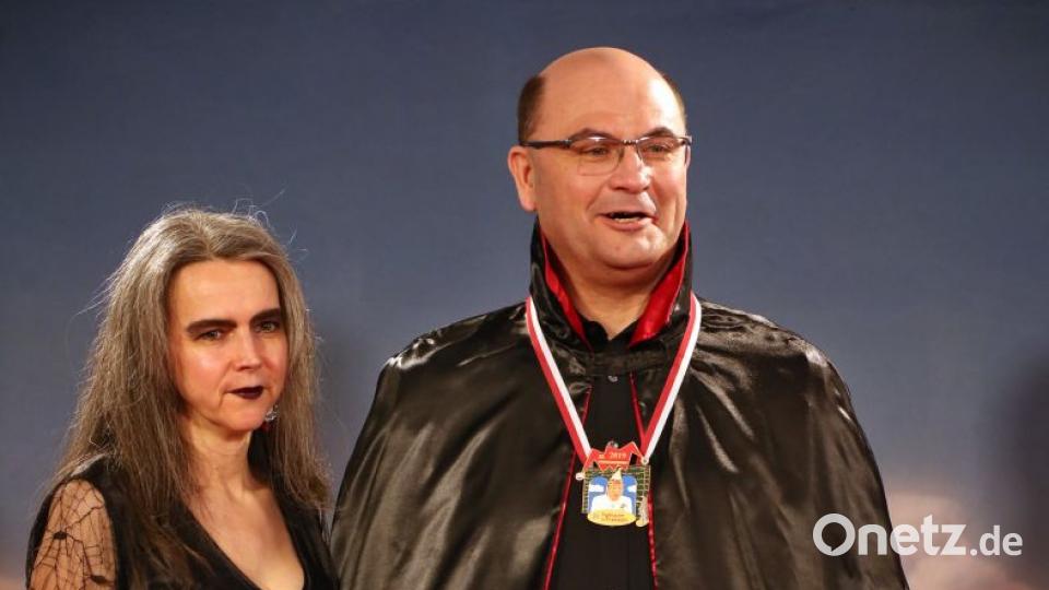 Albert Füracker (CSU), bayerischer Finanzminister, kommt mit Frau Evelyne zu der Fernseh-Prunksitzung &quot;Fastnacht in Franken&quot;. Bild: agentur_dpa