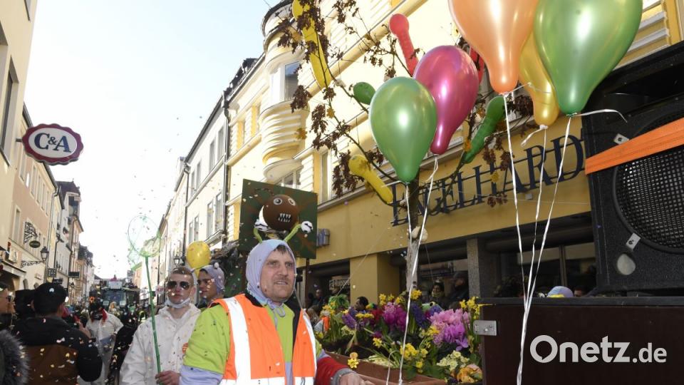 Der Ostbayerische Faschingszug schlängelt sich durch Amberg Bild: Petra Hartl
