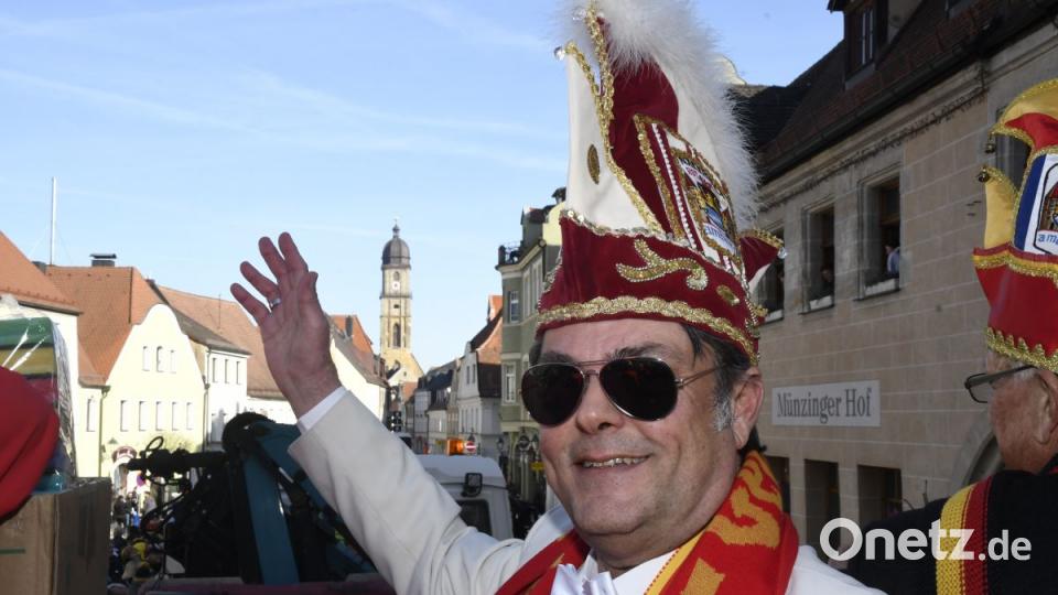 Der Ostbayerische Faschingszug schlängelt sich durch Amberg Bild: Petra Hartl