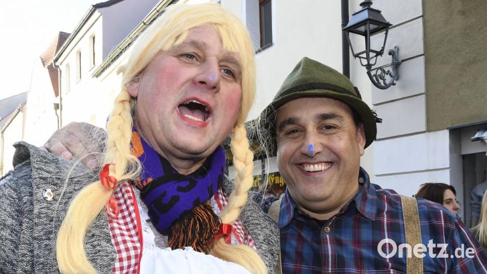 Der Ostbayerische Faschingszug schlängelt sich durch Amberg Bild: Petra Hartl