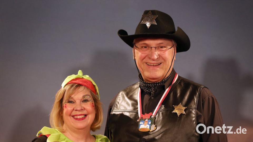 Joachim Herrmann (CSU), bayerischer Innenminister, kommt mit Begleitung zu der Fernseh-Prunksitzung &quot;Fastnacht in Franken&quot;. Bild: agentur_dpa