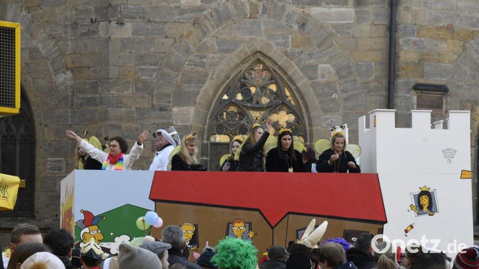 Der Ostbayerische Faschingszug schlängelt sich durch Amberg Bild: Petra Hartl