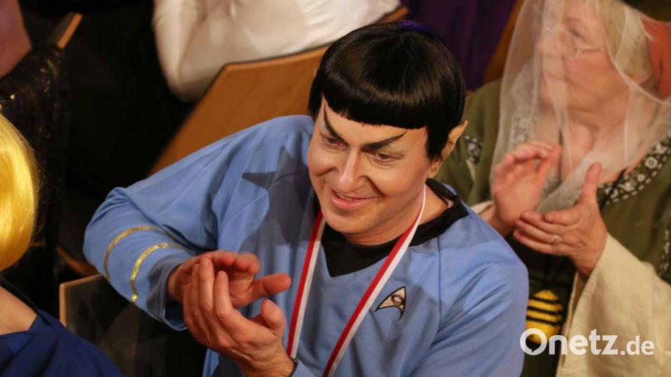 Alexander Dobrindt, Vorsitzender der CSU-Landesgruppe im Bundestag sitzt als Mister Spock verkleidet bei der Fernseh-Prunksitzung &quot;Fastnacht in Franken&quot;. Bild: agentur_dpa