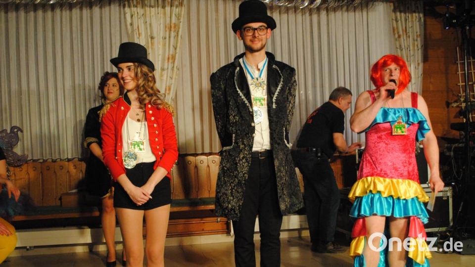 Bunt, frech, friedlich - der Weiberfasching in Ilsenbach war wieder ein Highlight für &quot;Weiber uns solche die es gerne wären&quot; Bild: gag