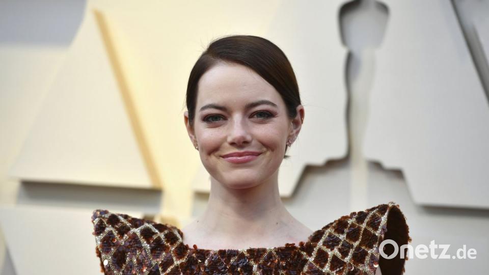 Pailletten und Perlen: Emma Stone trägt ein extravagantes Outfit von Louis Vuitton. Bild: Jordan Strauss