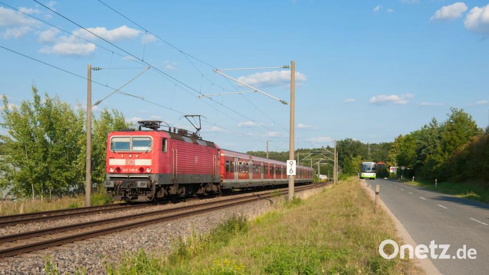 Die 143 336 mit der S3 von Altdorf nach Roth bei Ludersheim. Bild: Korbinian Eckert