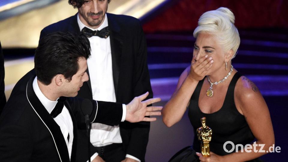 Völlig aufgelöst: Lady Gaga hat mit ihren Ko-Autoren für den Song „Shallow“ einen Oscar gewonnen. Bild: Chris Pizzello