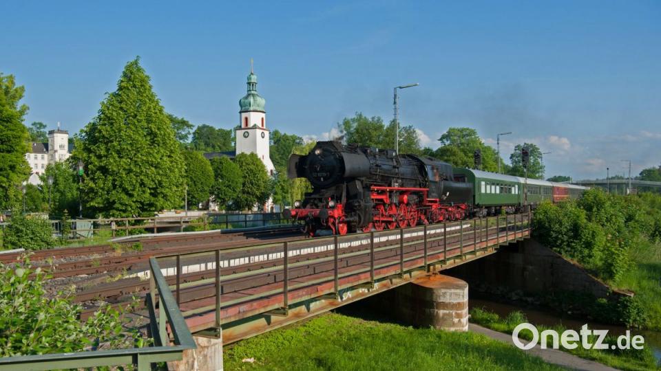 Eine Dampflok auf der Brücke Bild: Korbinian Eckert