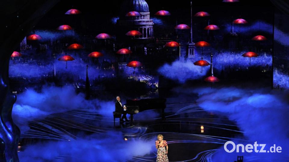 Ein großer Showmoment: Bette Midler singt den Song „The Place Where Lost Things Go“ aus dem Film „Mary Poppins' Rückkehr“. Bild: Chris Pizzello