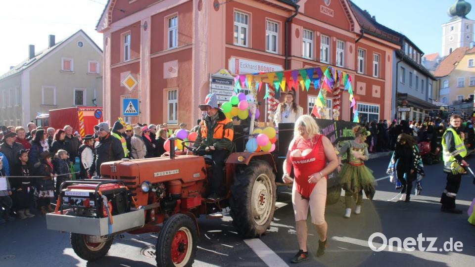 Am Tag vorher noch am eigenen Zug, waren die Hüttener in Pressath schon wieder gut aufgelegt. Bild: sne