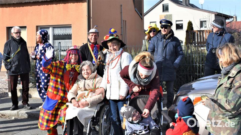 Faschingszug in Hütten Bild: rgr