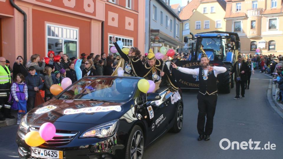 Prinzessin Verena I. und Prinz Dominik I. ließen sich von der Menge bejubeln. Bild: sne